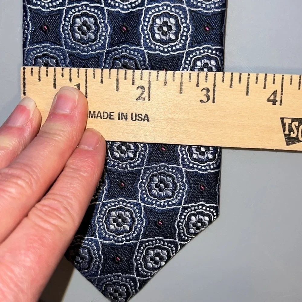 Vintage Valentino Ferrel Italy Tie 60+